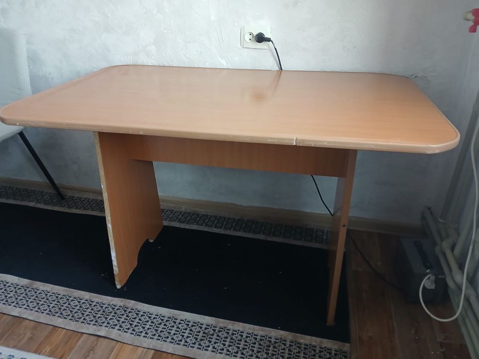Продам стол для кухни