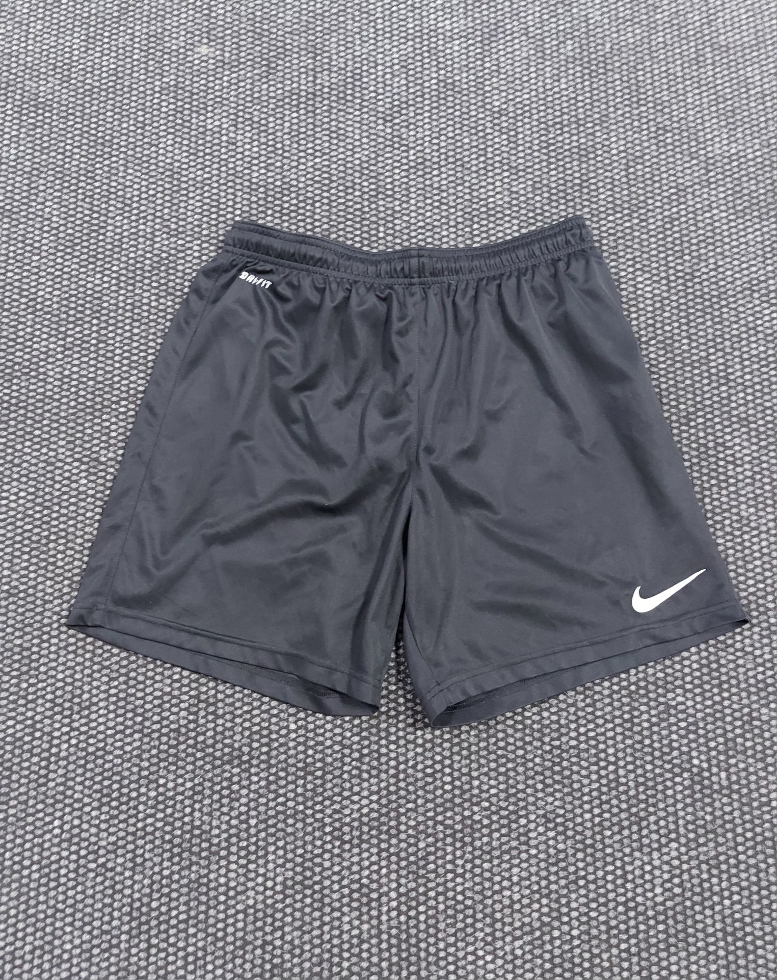 Nike къси панталони М размер