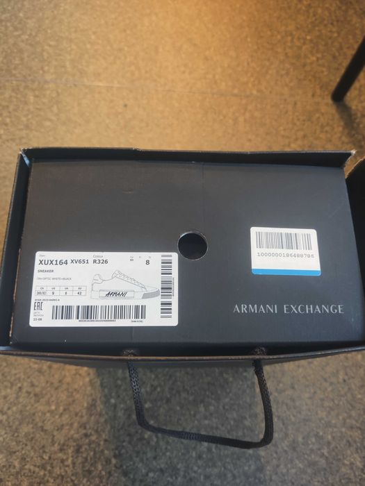 Adidași Armani  Noi