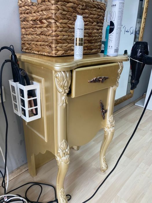 Мебели за хол и интериор – диван, скрин и шкафчета