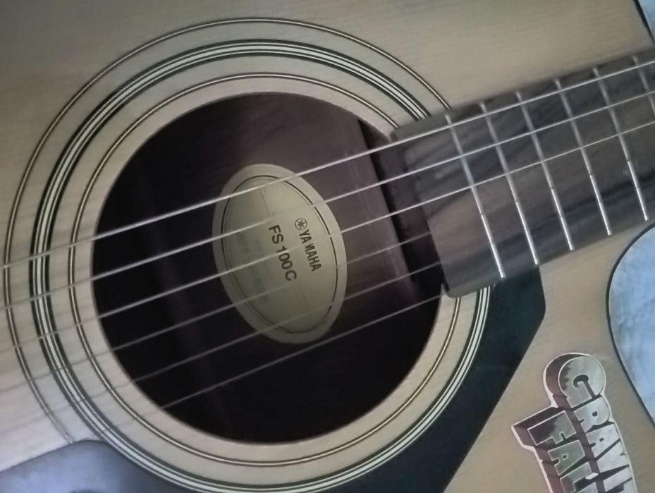 Акустическая гитара Yamaha FS 100C