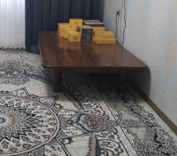 Стол, новый коричневый.
