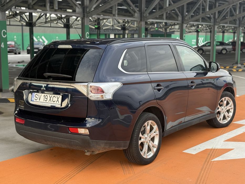 Mitsubishi Outlander 7 locuri/2015/NAVI/DIESEL/GARANTIE 1 AN/RATE