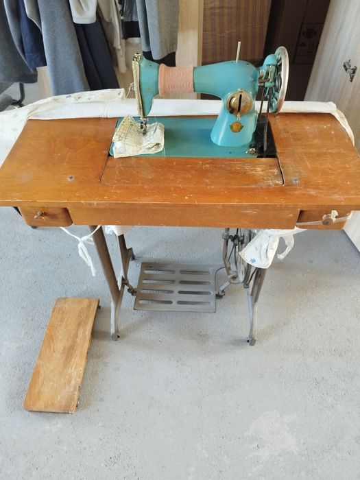 Продам швейную машину советского периода