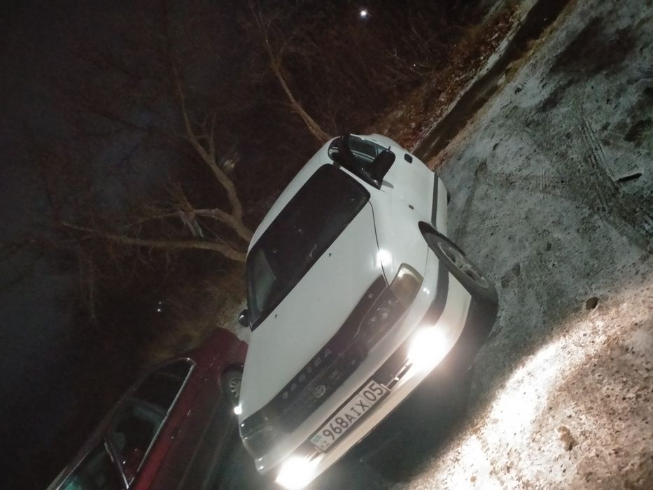 Продам машину Карина е