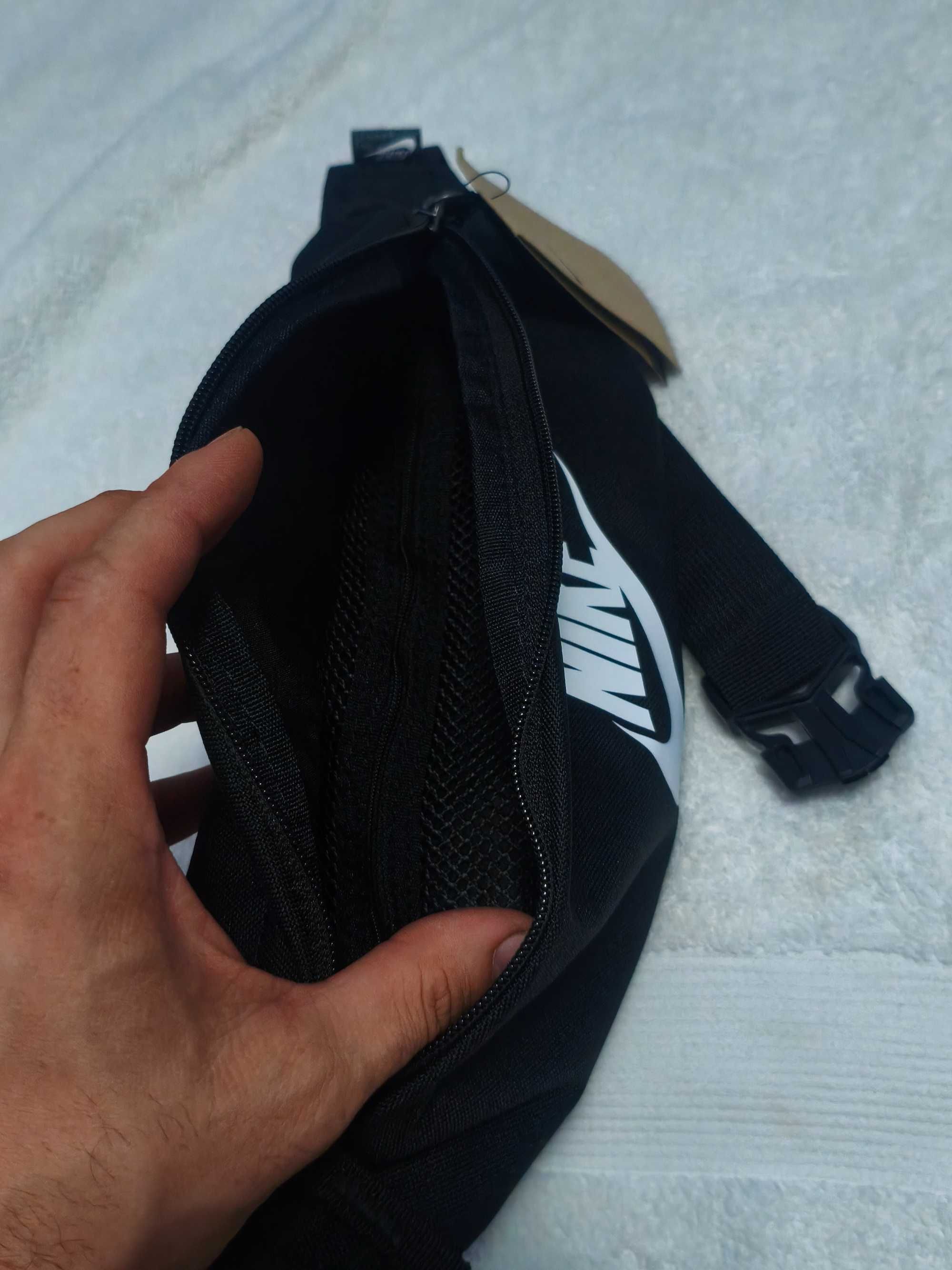 Nike унисекс чантичка за кръст