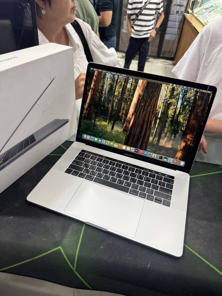 Macbook Pro 15.4inch Intel Core i9 SSD 512Gb ОЗУ 16GB  Radeon Pro 4GB