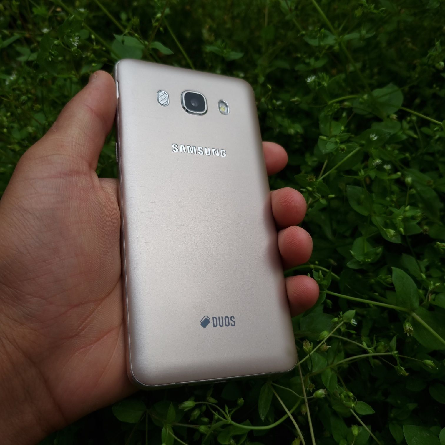 Samsung Galaxy J5 sotiladi ideal karobka dakument