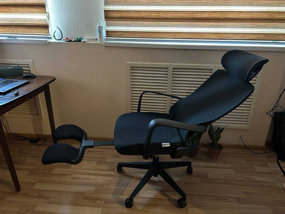 Кресло офисное DAFNA