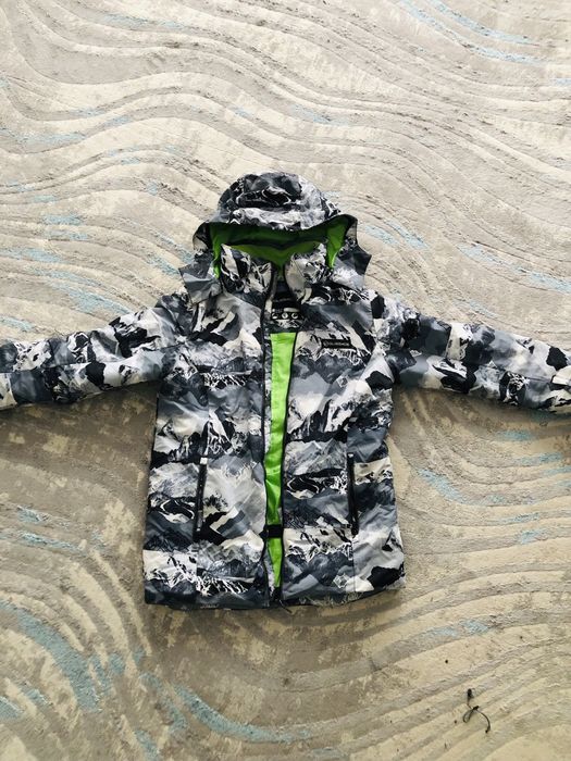 Продам детскую куртку