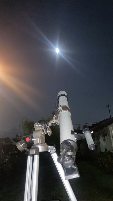 Telescop asteonomic refractor700/900mm montura ecuatoriala