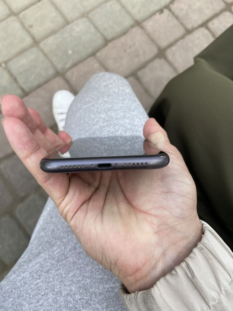 Продам Iphone 11