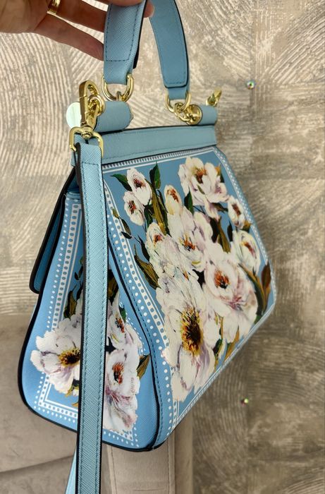 Poseta deosebita cu flori