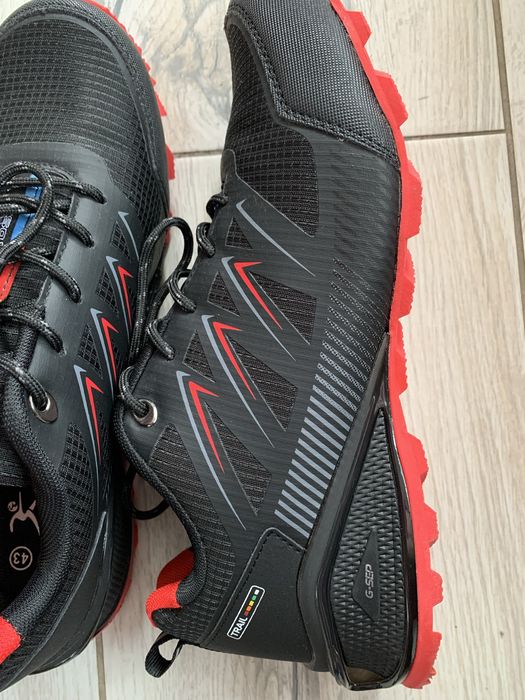 Adidasi noi marimea 43