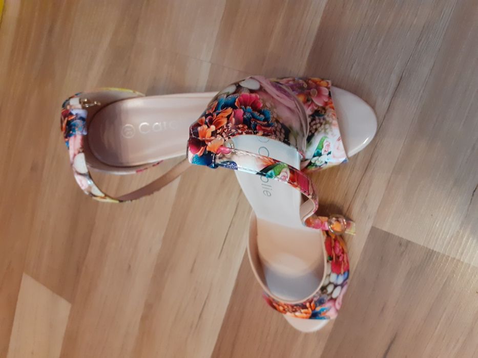 Sandale Damă mărimea 37 !