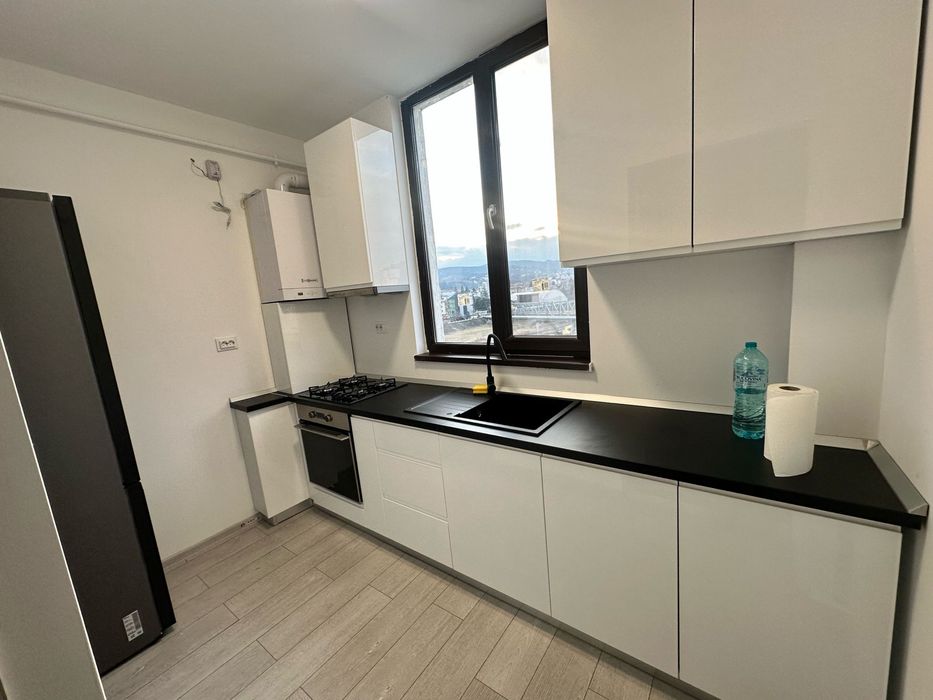 Inchiriez apartament 3 camere zona Kaufland Vâlcea