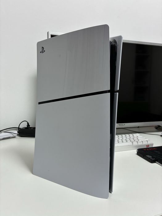 Vand Ps5 1TB aproape nou , in garantie cu jocuri incluse