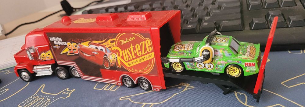 Vand pachet masinute metalice