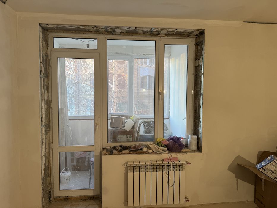 Продам пластиковое окно с дверью