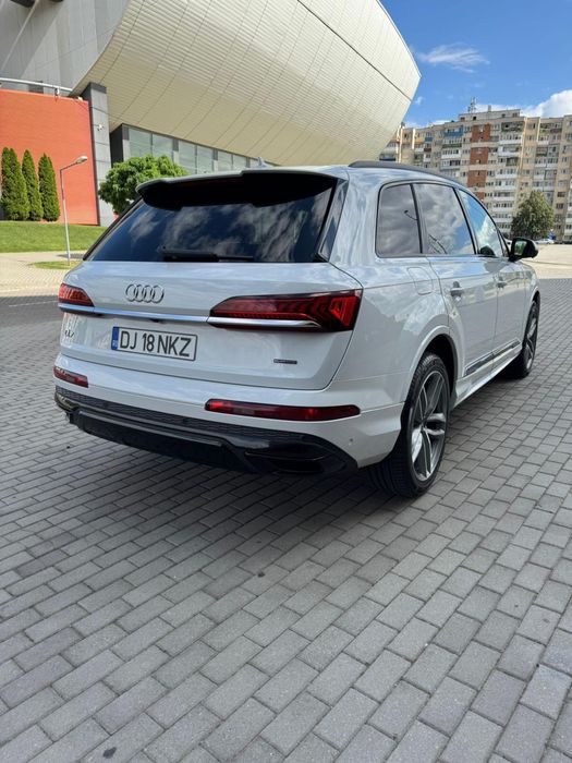 VarianteAuto +/- Audi Q7 Sline 55 TFSI Hibrid 340 CP -/ 7 locuri.