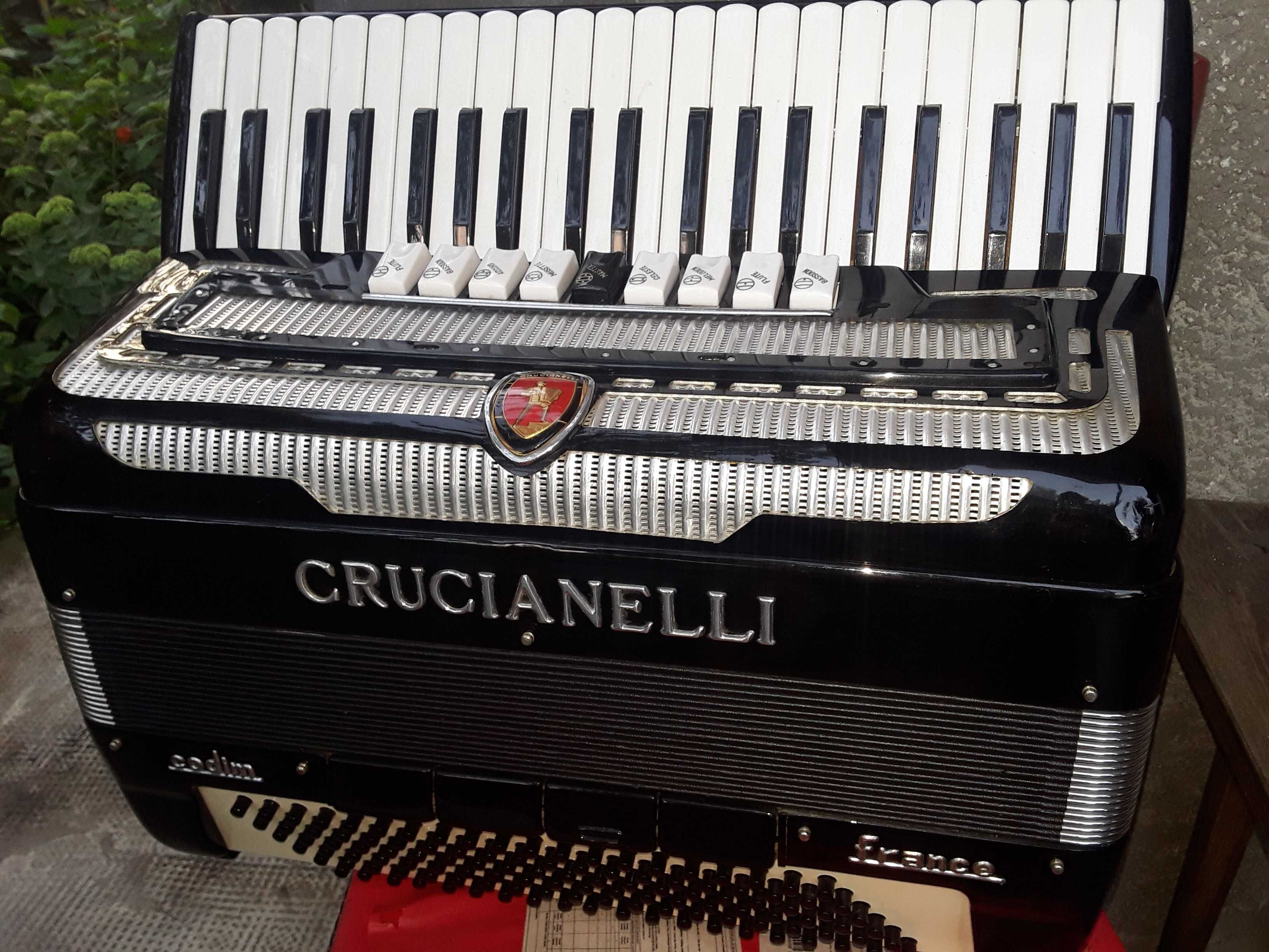 Vīnd acordeon italian grif B pentru conservator 120 basi și pt midi.