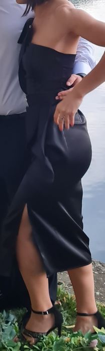 Rochie neagra deosebita