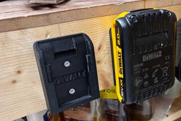 Стойки за стена за батерии и машини Parkside , Dewalt , makita