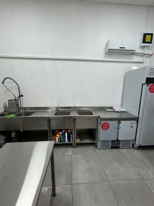 Bucatarie mobilata pentru restaurant cu livrari/takeaway/fast food