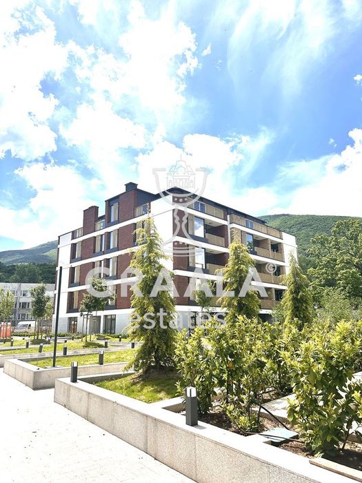 Жилище с усещане за къща в луксозен комплекс!