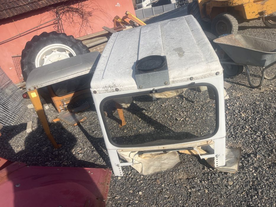 Semicabina pentru tractoare