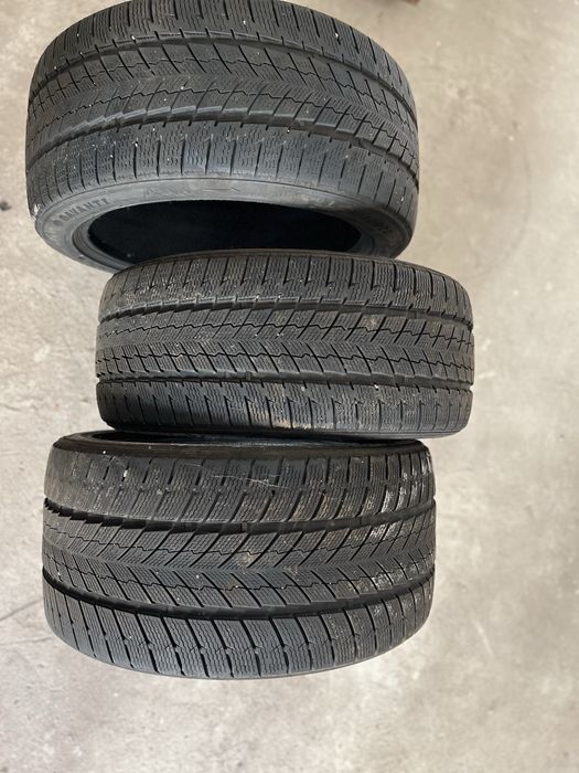 Anvelope de iarna  2x 275/40/R20 si 1 buc 315/35/R20 Kumho DOT 2020