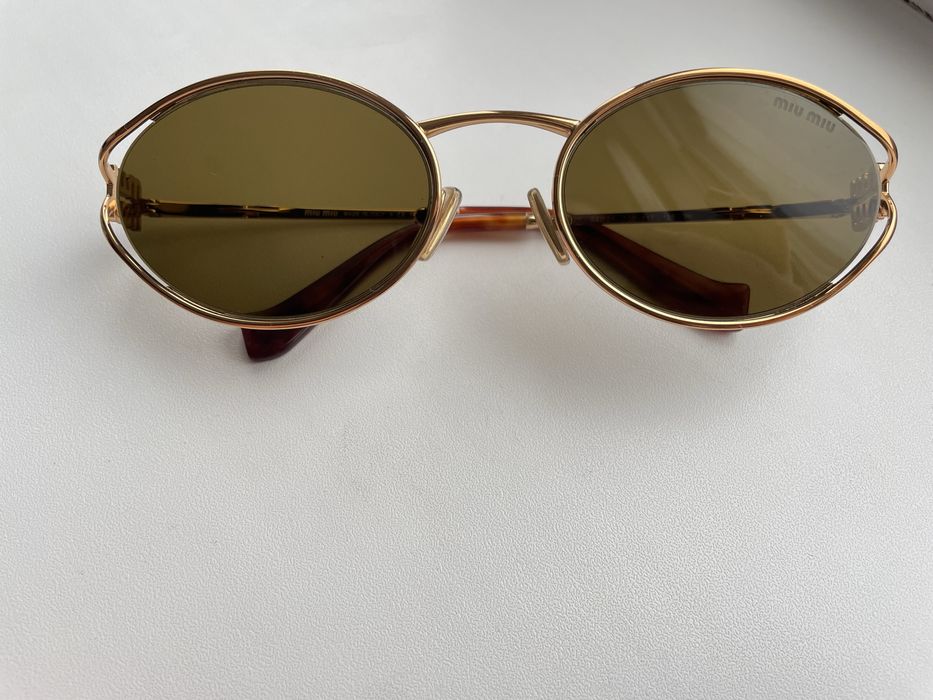 Солнцезащитные очки Miu Miu