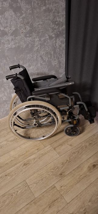 Продам инвалидную коляску