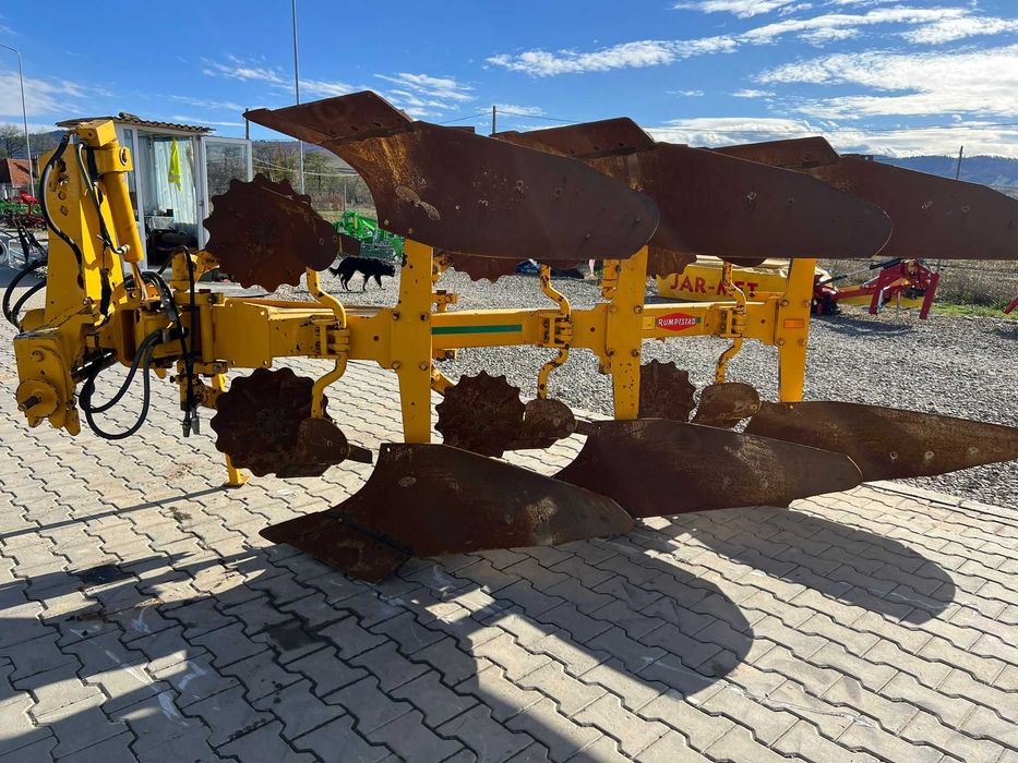 Обръщателен плуг Rumpstad с 3 корпуса, хидравличен – минимум 100 к.с.