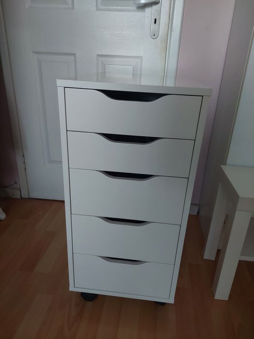 Контейнер на колелца Икеа.