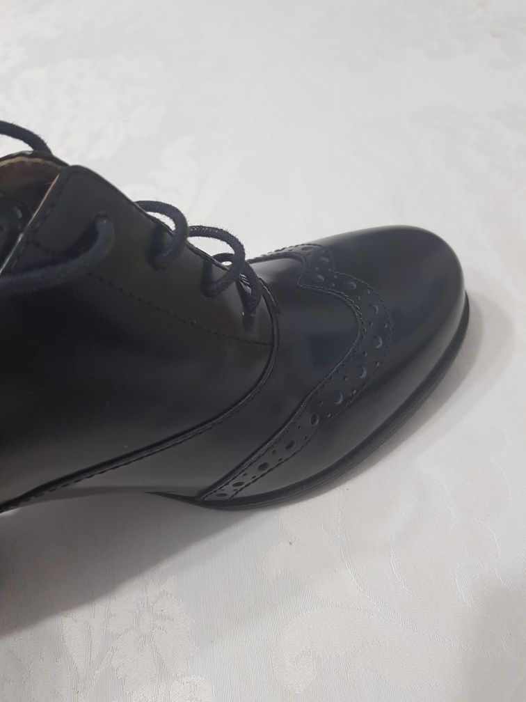 Pantofi supebi marimea 35