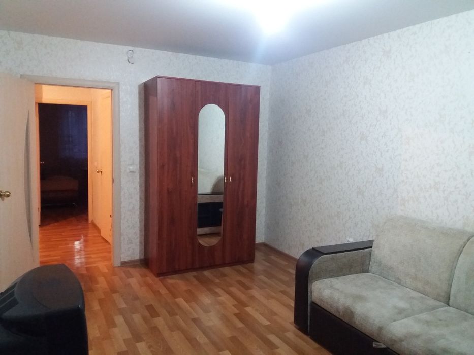 Шкаф плательный в хорошем состоянии