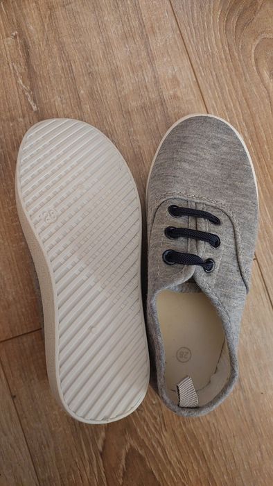 Нови детски гуменки.