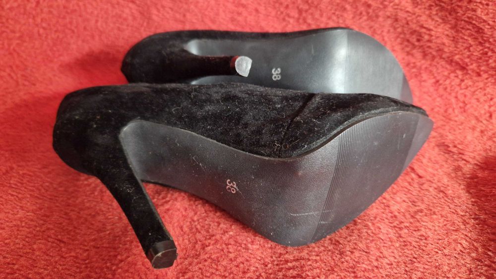 Елегантни велурени боти