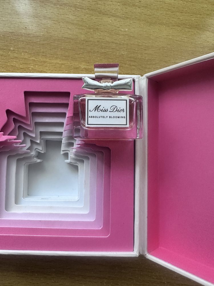 Vand mini apa de parfum Miss Dior 5 ml