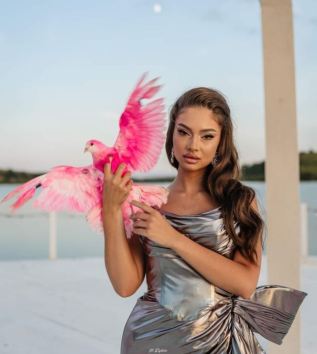 Porumbei albi si colorati pt evenimente! Arcade din baloane