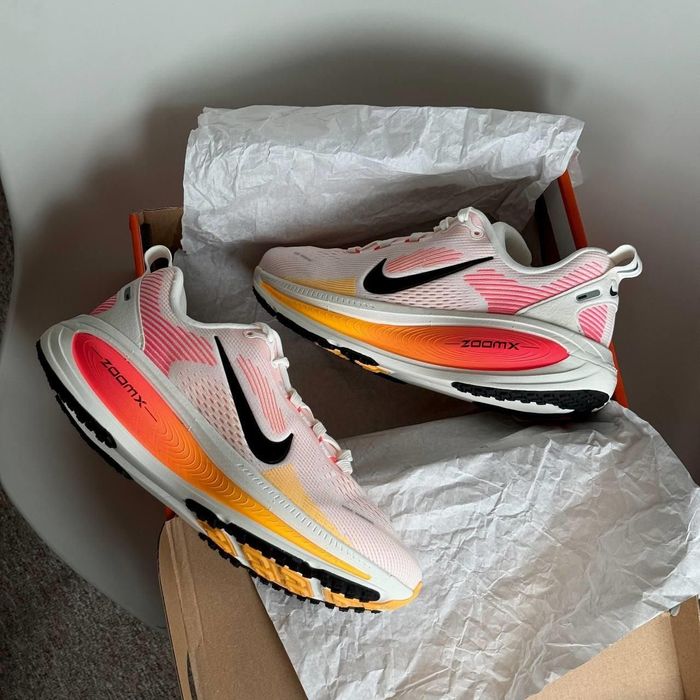Nike Vomero / 18