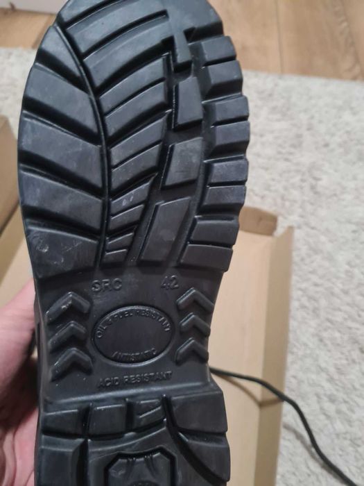 Нови специални целеви обувки от естестена кожа 42 номер