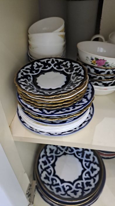 Кухонний посуда сотилади.  Коса 10000 сум,  пиела 5000 сум.