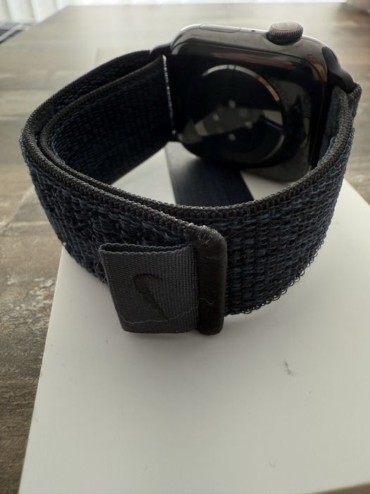 Curea Apple model Nike Sport Loop Black/Blue 46 mm. Preț fix.