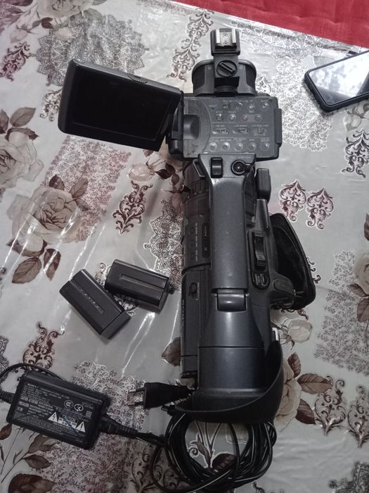 Видеокамера сотилади