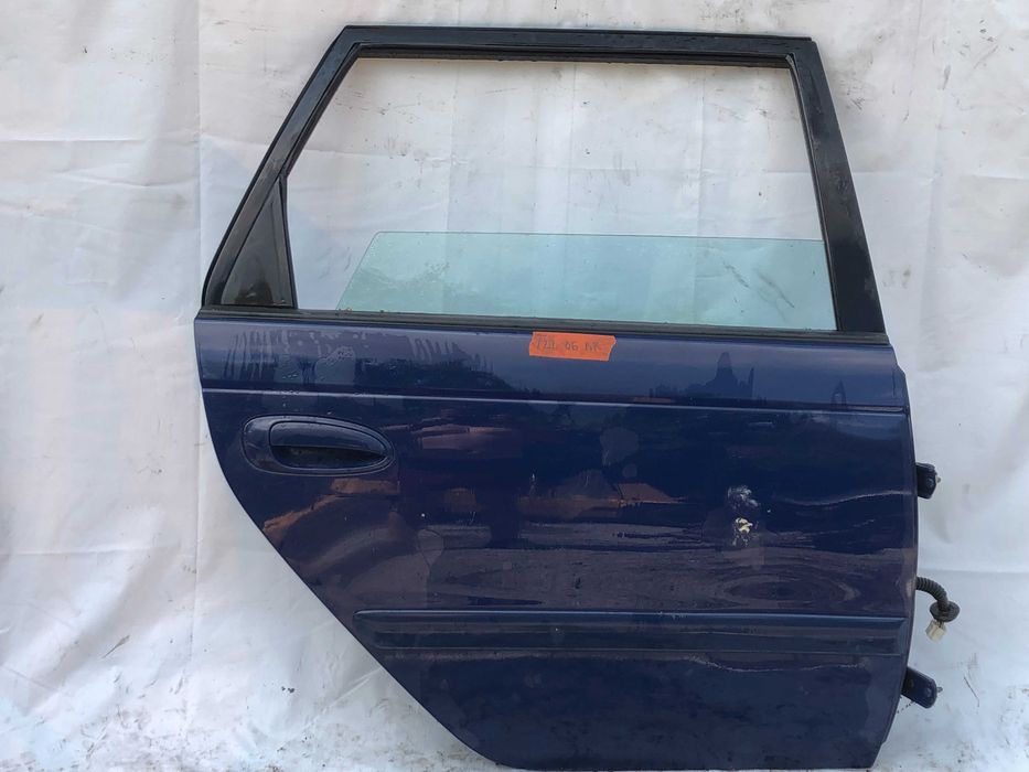 Задна дясна врата Toyota Avensis T22 комби 2000г