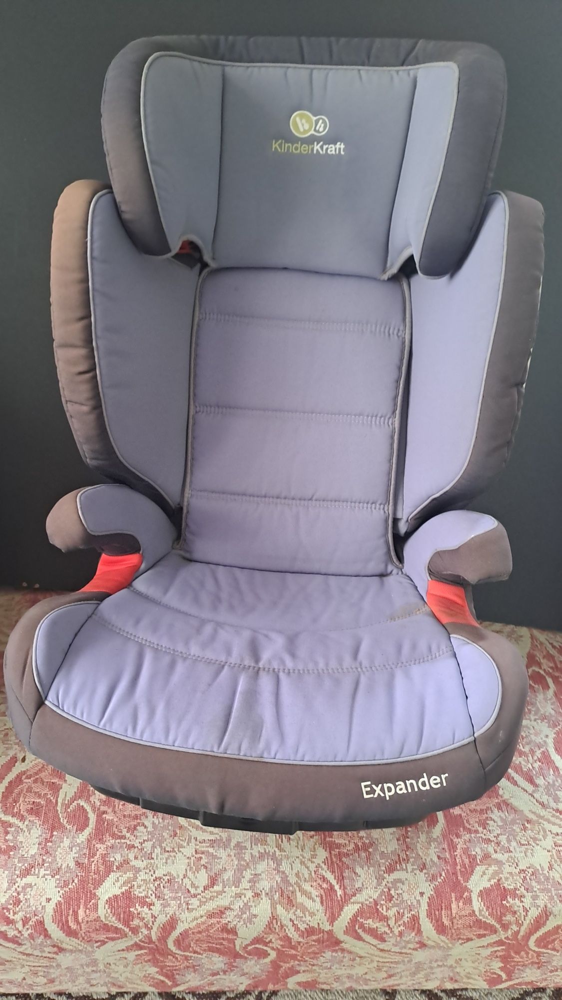 Scaun pentru copii la mașină