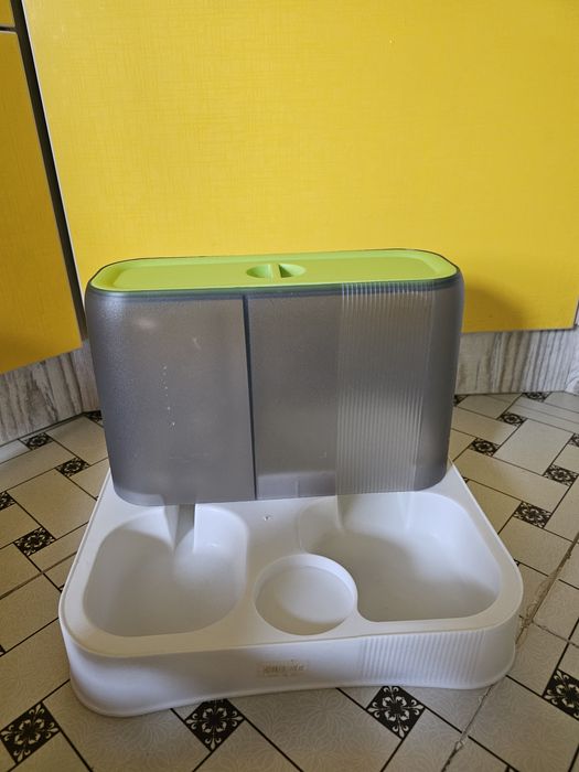 Кормушка для кошек и собак