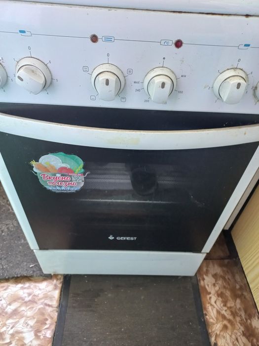 Продаю электрическую плиту